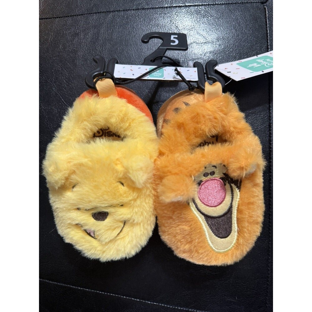 Disney Baby Winnie the Pooh Infant Bootie Slippers Size 5 Yellow Plush Pooh Bear